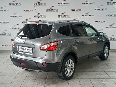 Nissan Qashqai+2 2010