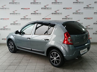 Renault Sandero 2011