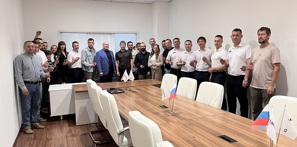 Торжественное награждение сотрудников ДЦ Omoda & Jaecoo и ДЦ Chery Ульяновская фирменными серебряными и золотыми значками