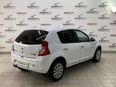 Renault Sandero 2011