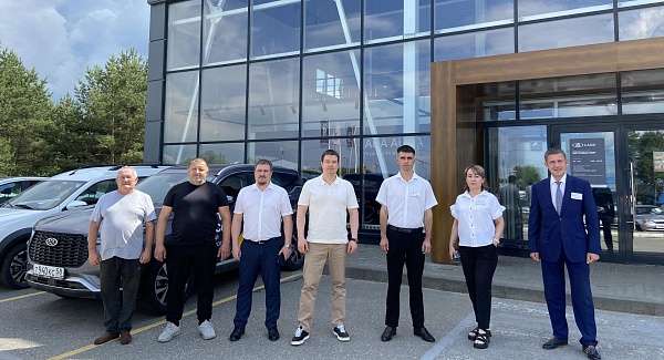 Торжественное награждение сотрудников ДЦ Lada ГК Автомастер в г. Кузнецке  фирменными серебряными и золотыми значками